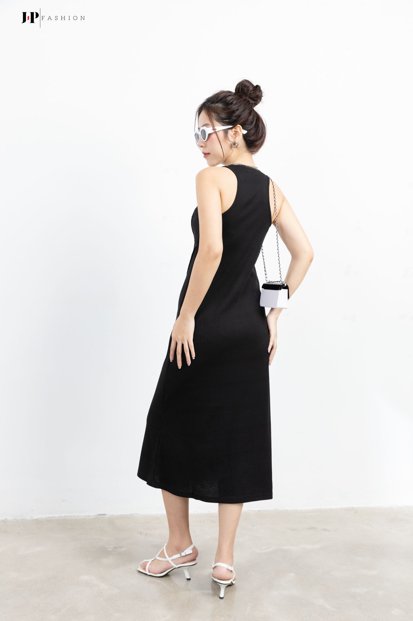 Đầm kiểu sát nách