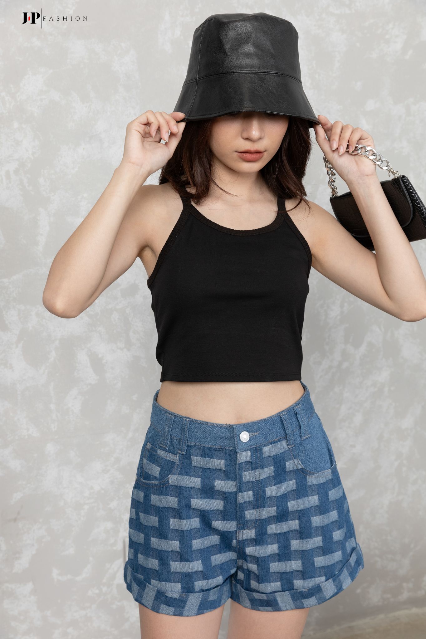 Quần Short Jean Kẻ Sọc 15009672