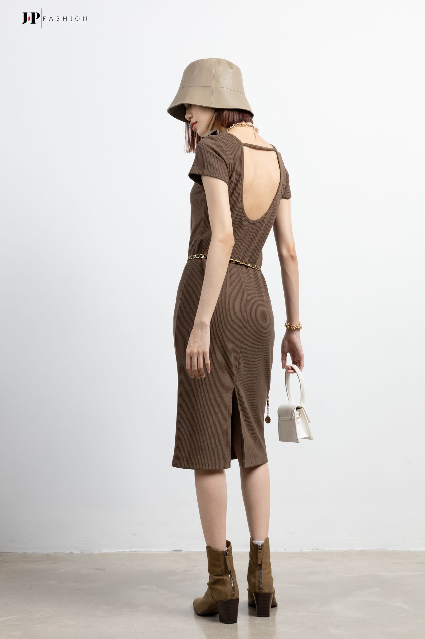 Đầm kiểu ngắn tay