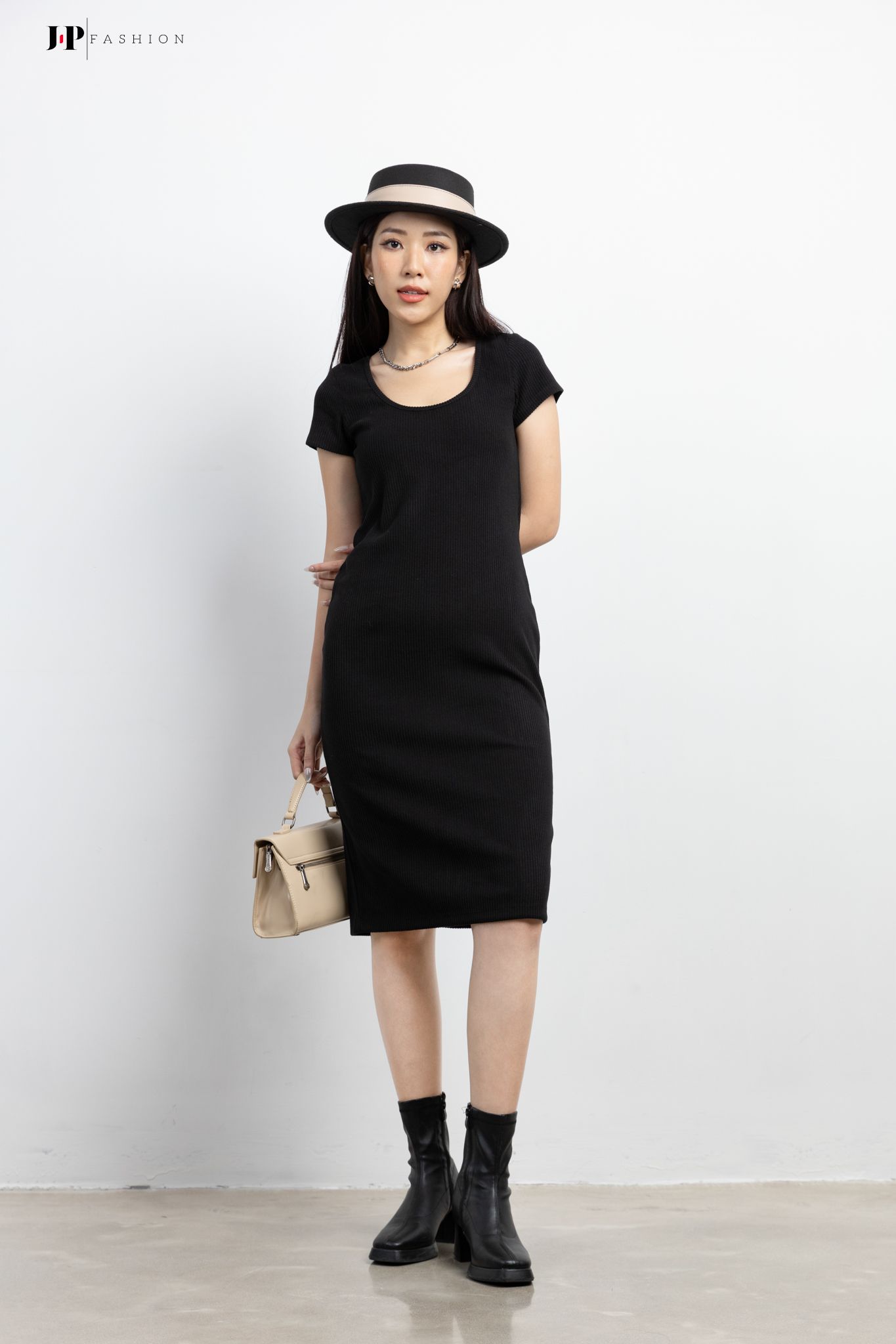 Đầm kiểu ngắn tay