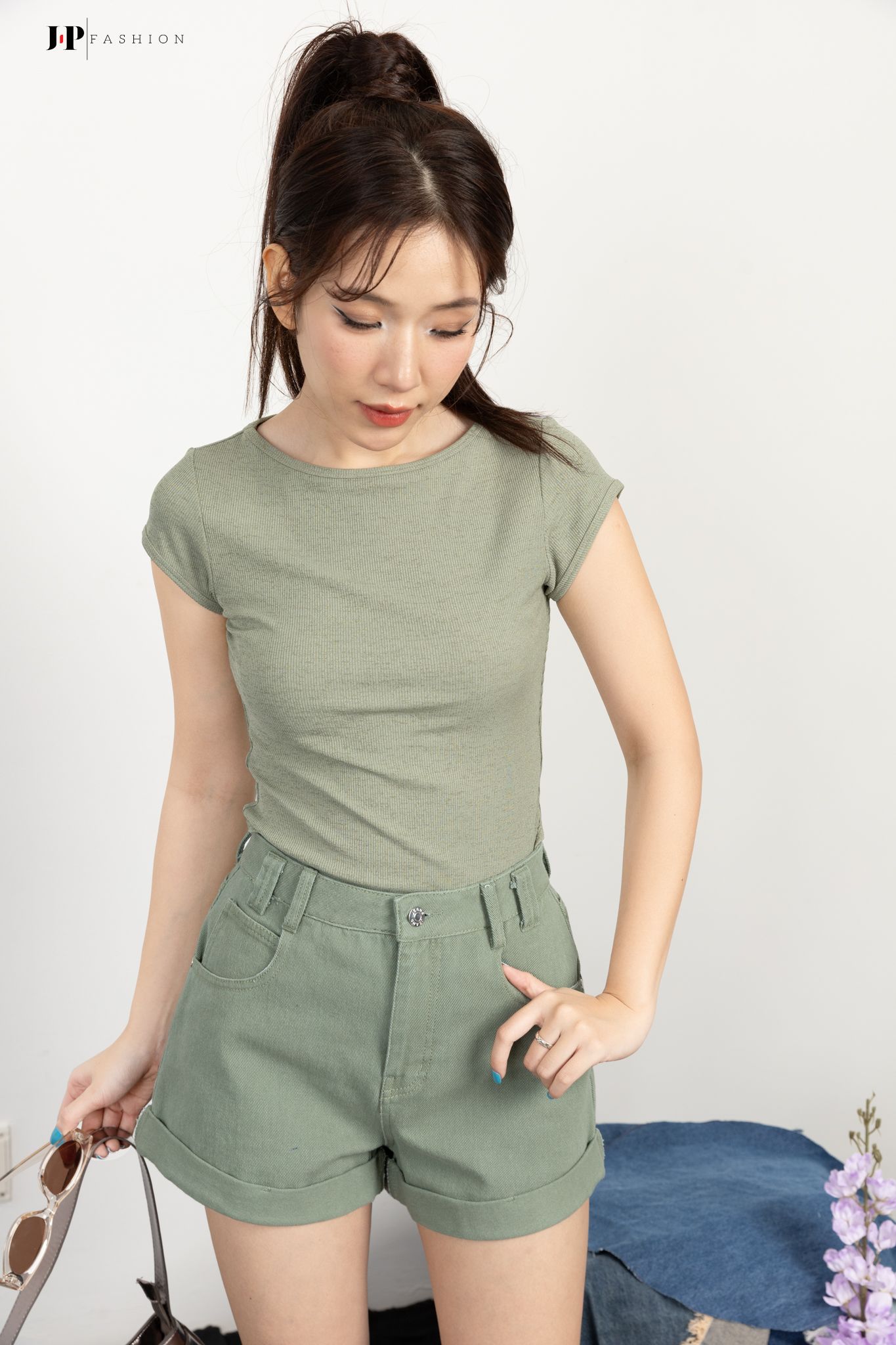 Quần Short Jean Kẻ Sọc 15009672