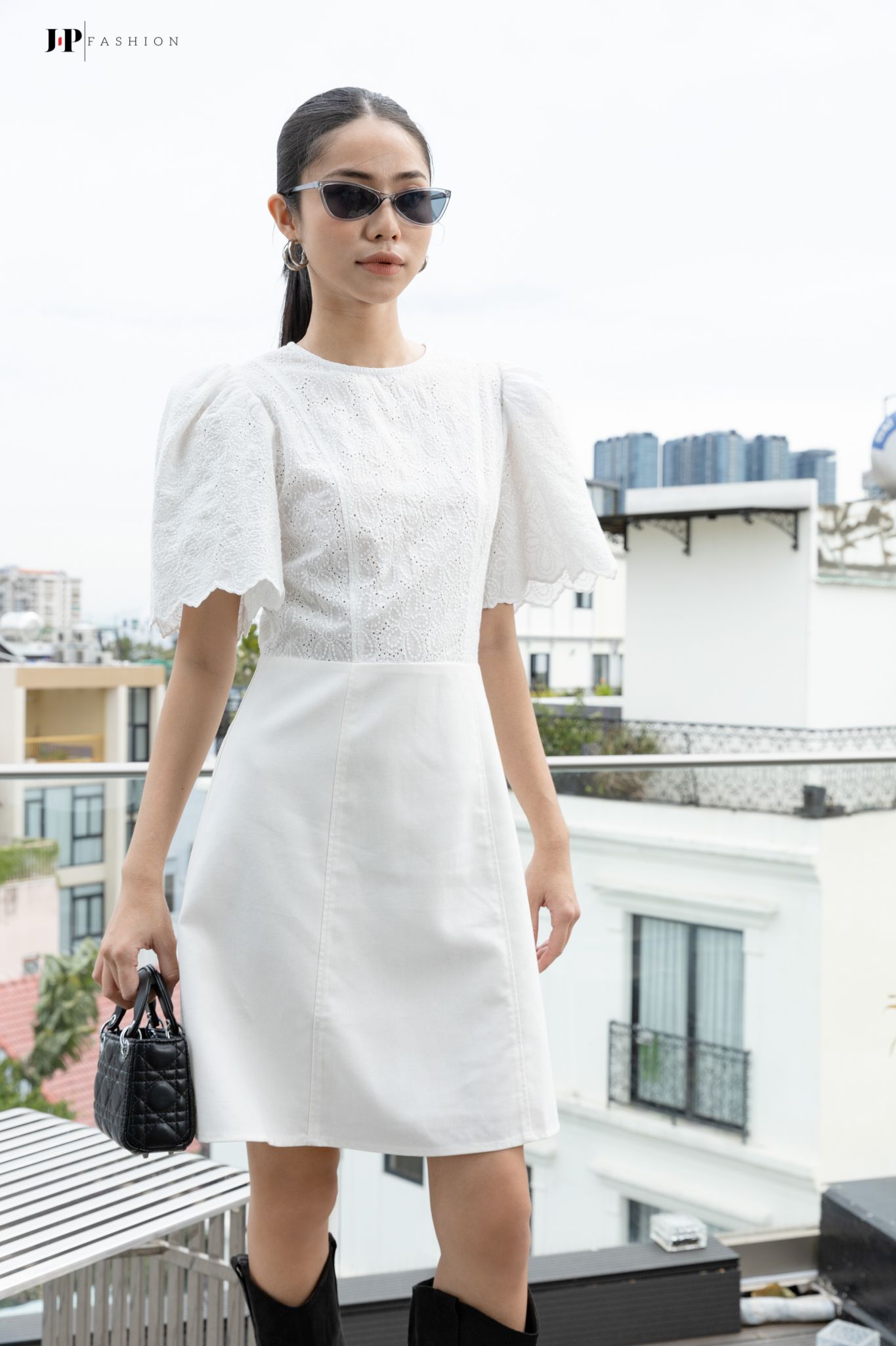 Đầm kiểu ngắn tay