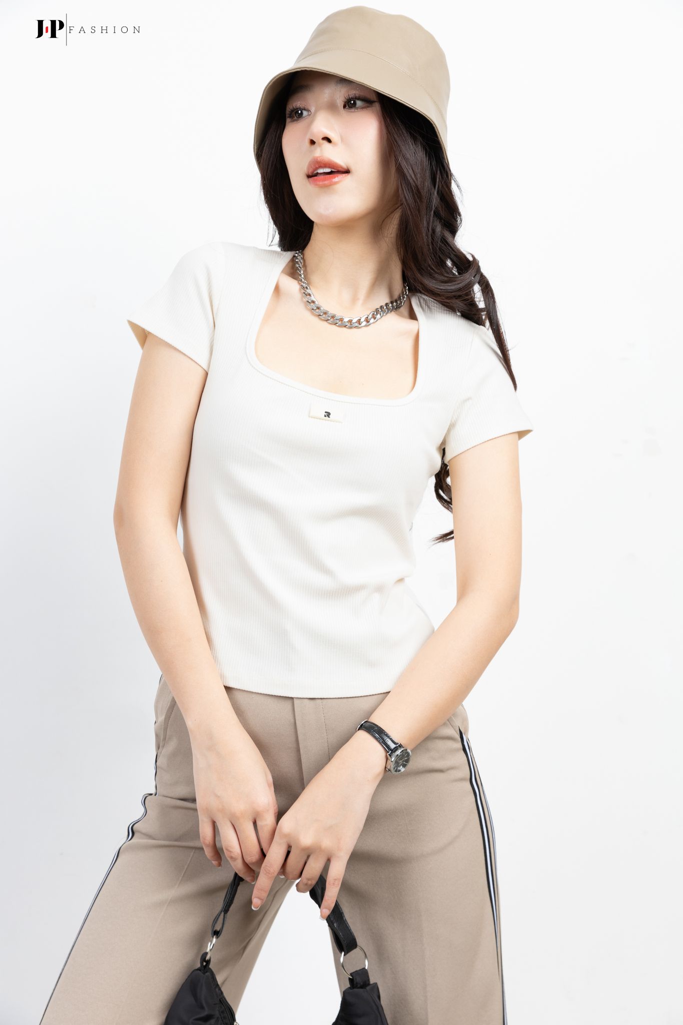 Thun kiểu ngắn tay