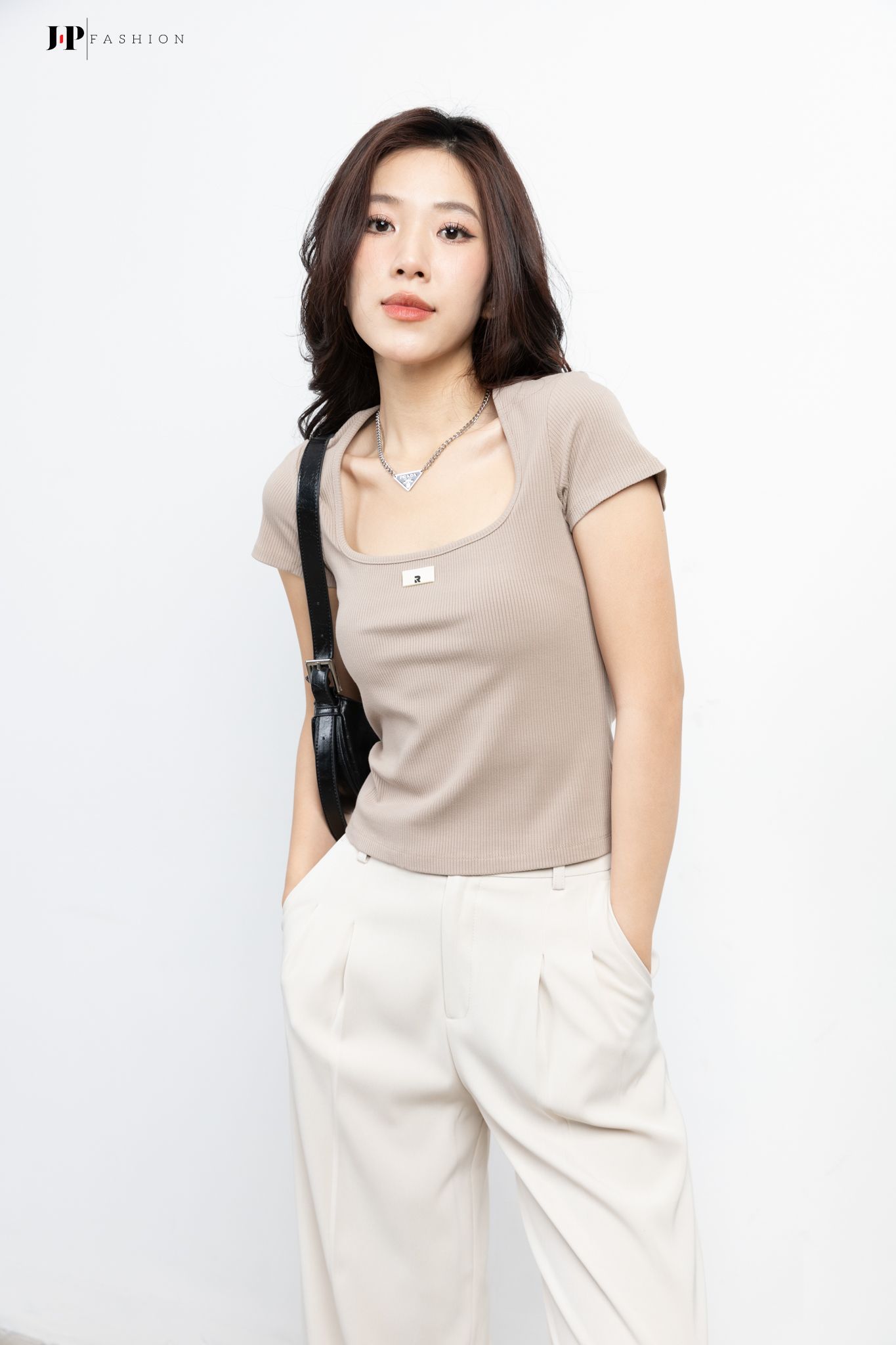 Thun kiểu ngắn tay