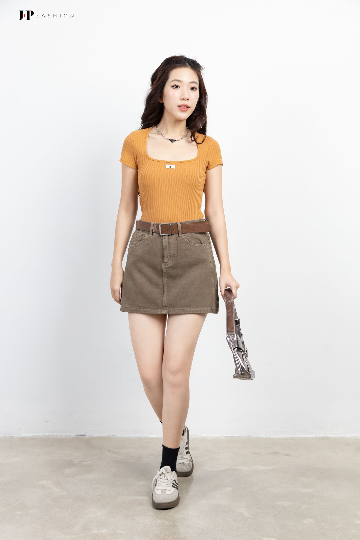 Thun kiểu ngắn tay