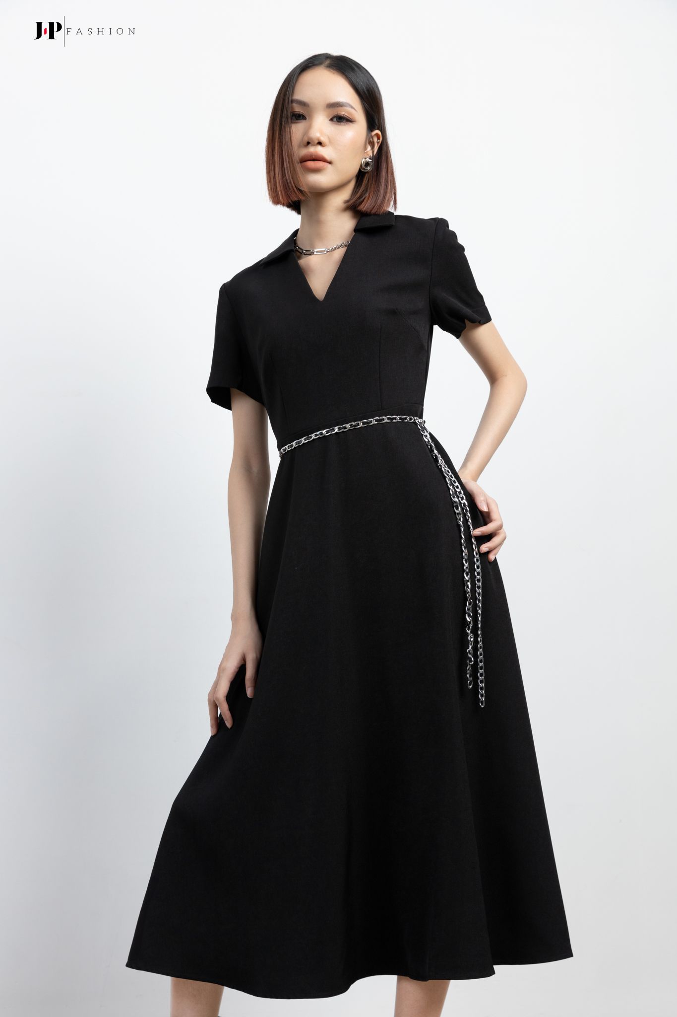 Đầm kiểu ngắn tay