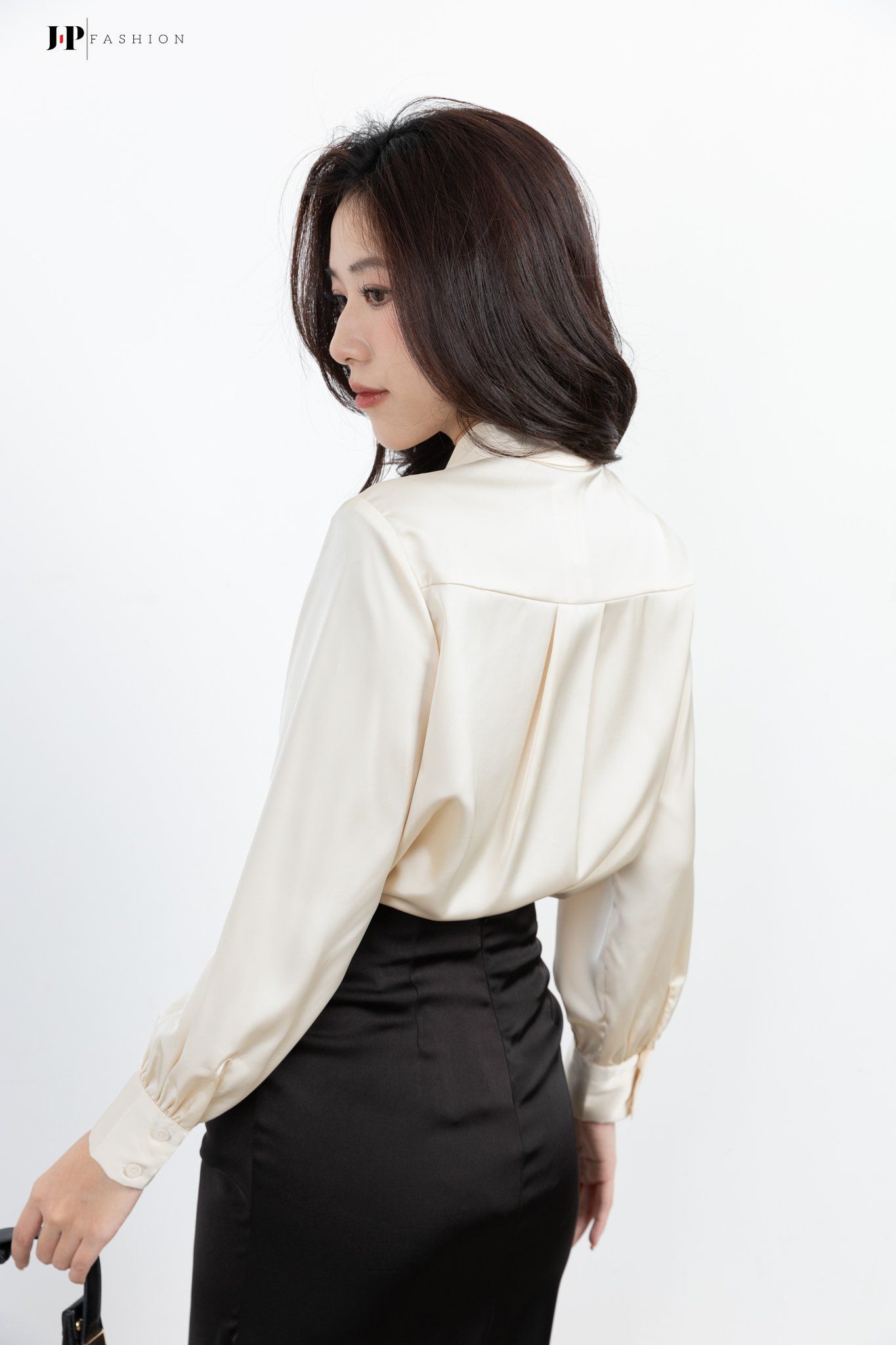 Áo sơ mi lụa dài tay