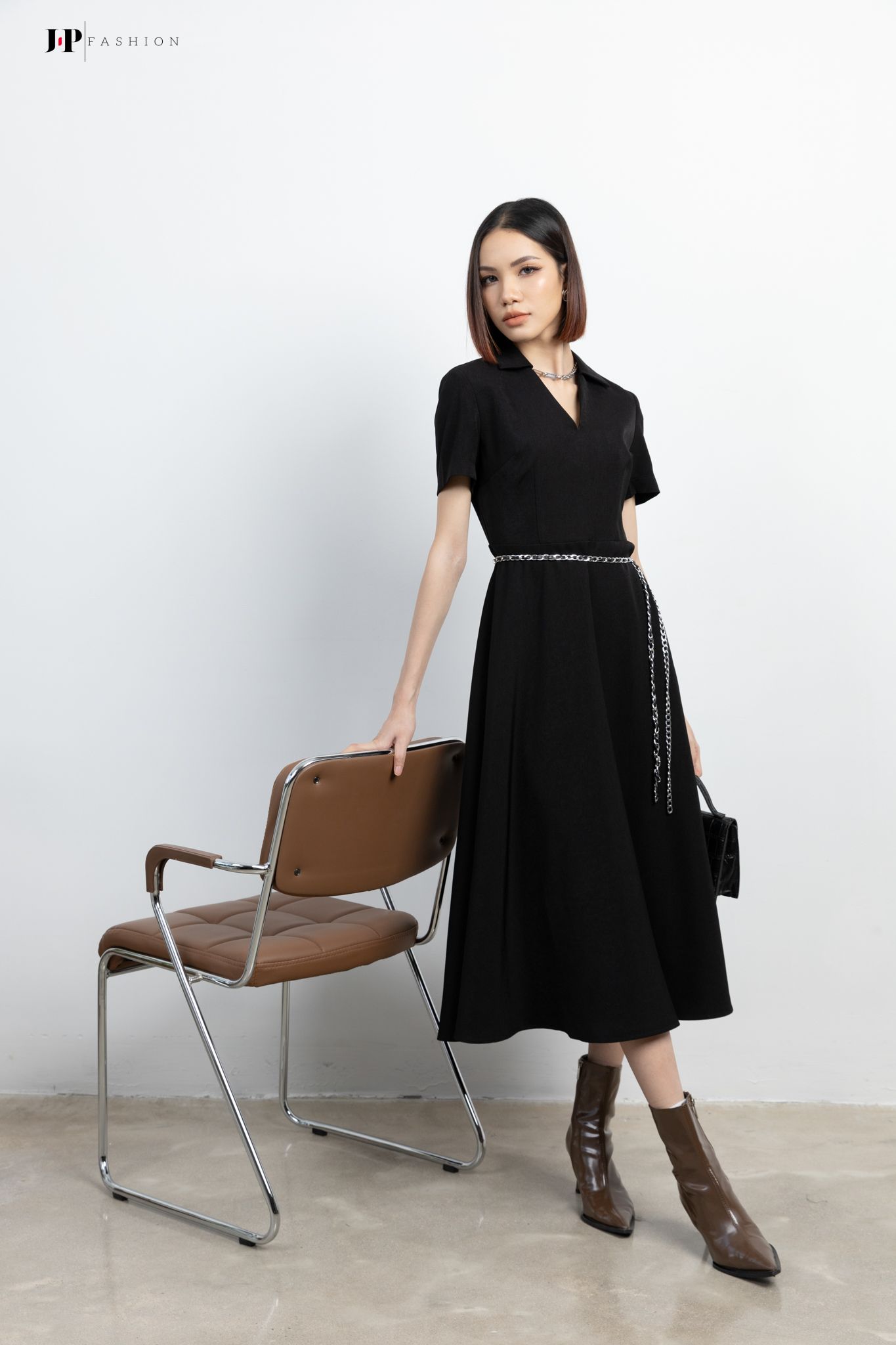 Đầm kiểu ngắn tay