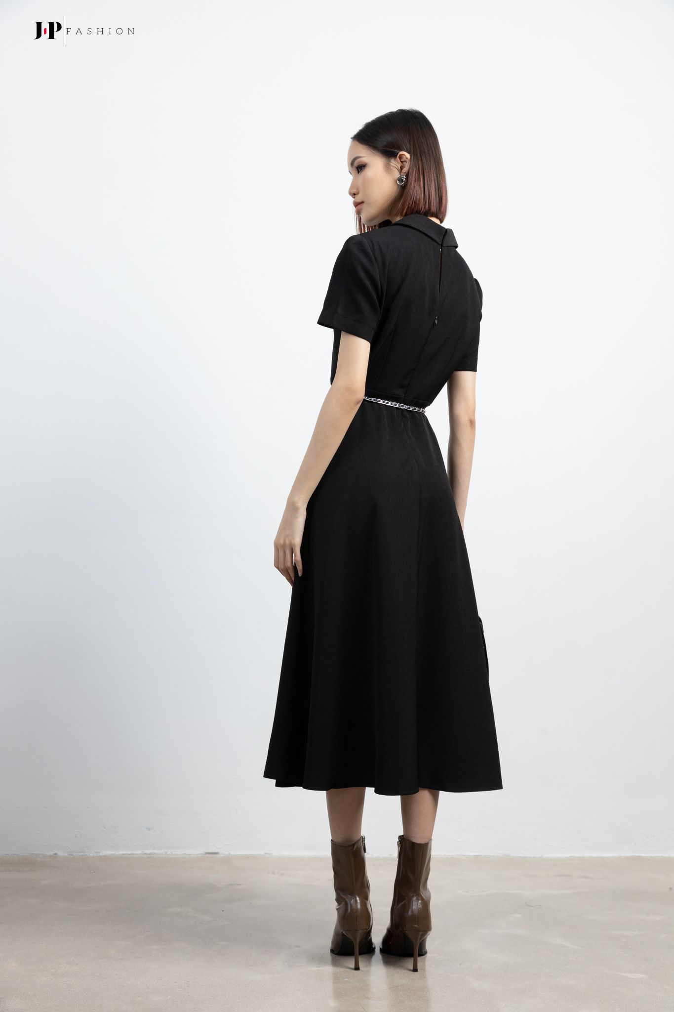 Đầm kiểu ngắn tay