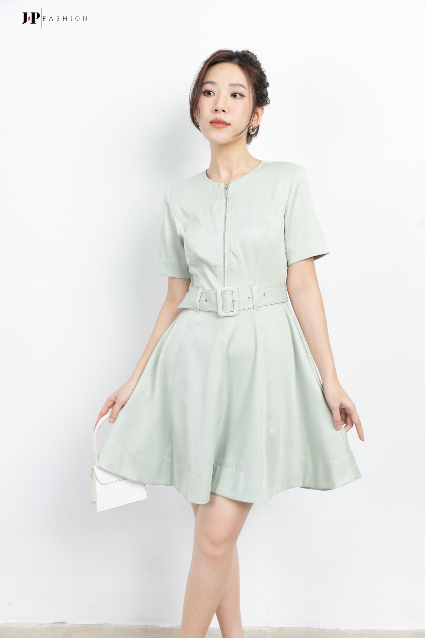 Đầm kiểu ngắn tay