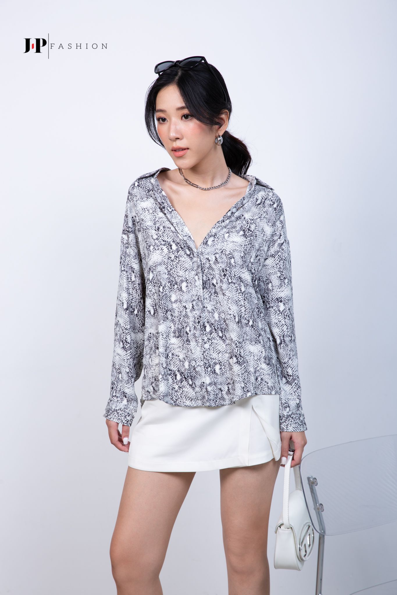 Sơ mi họa tiết phom rộng