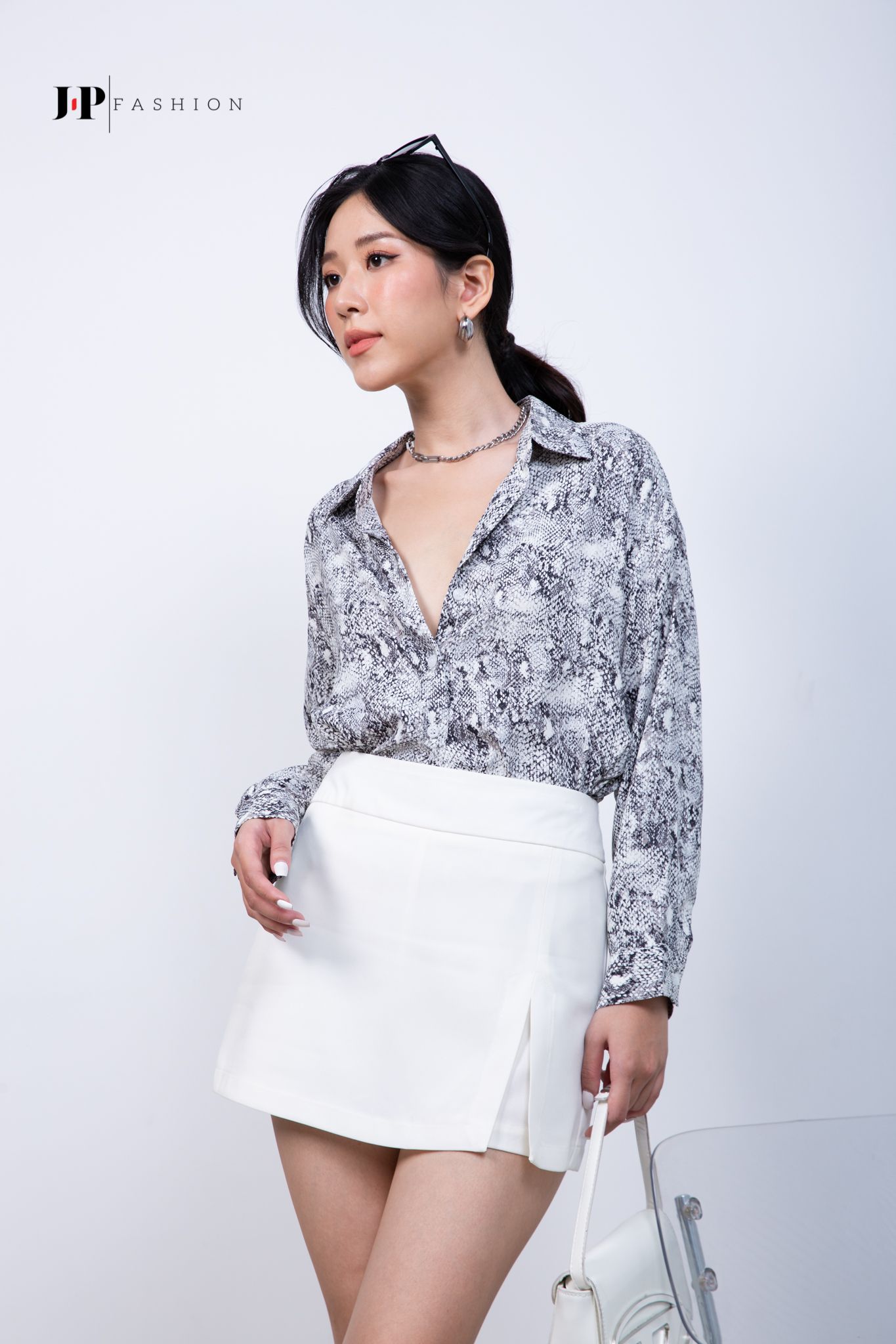 Sơ mi họa tiết phom rộng