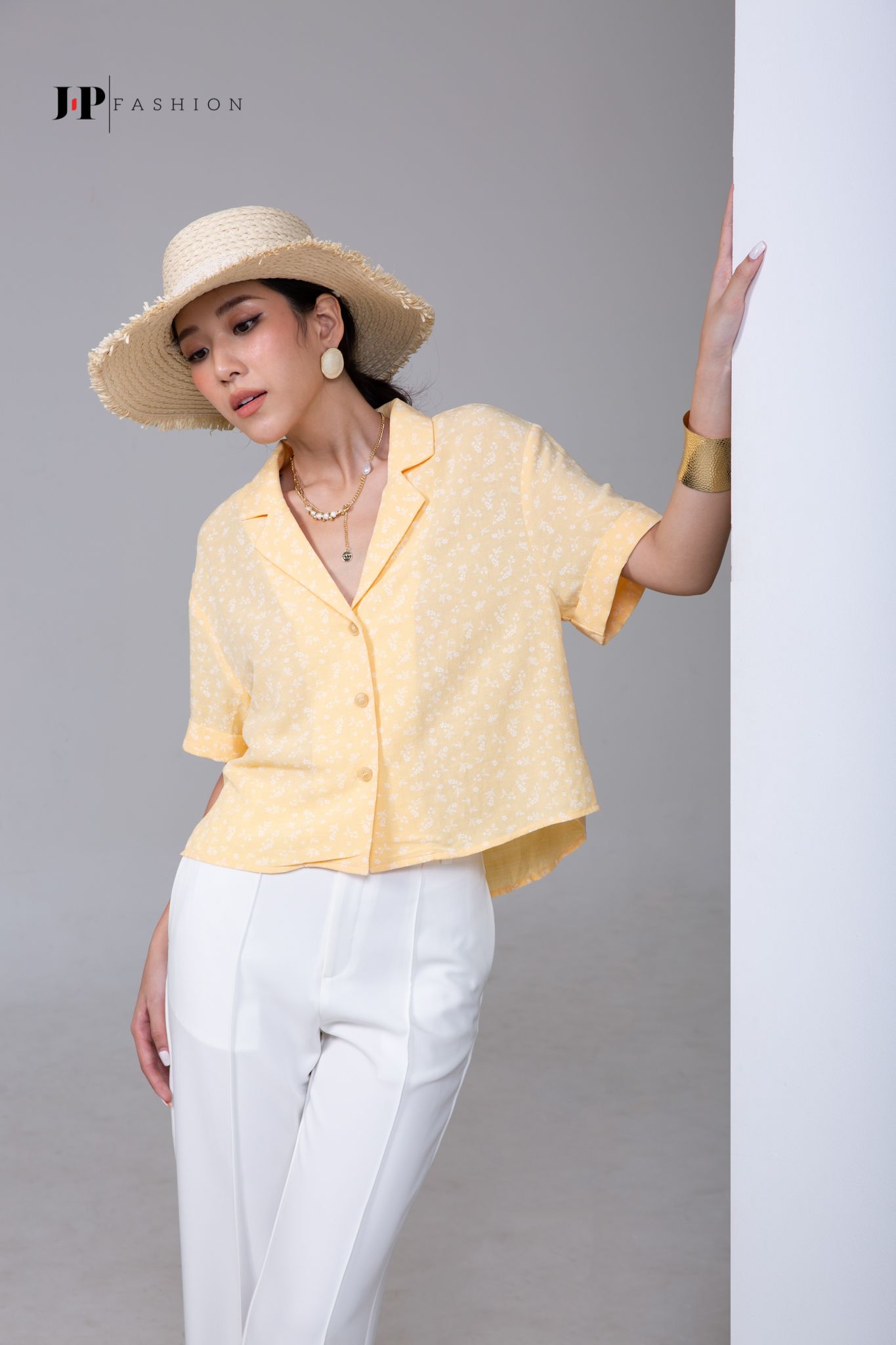 Sơ mi kiểu ngắn tay