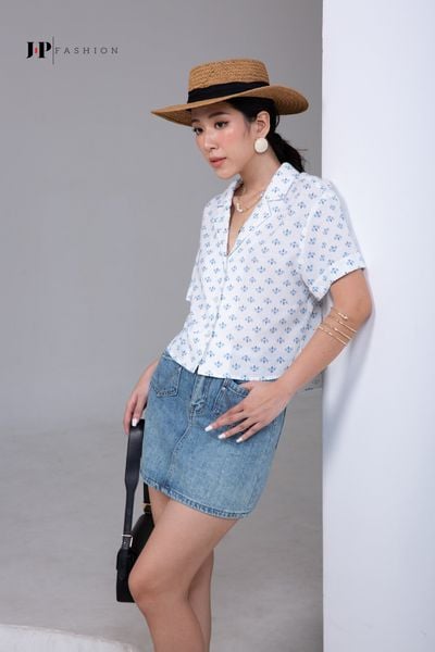 color_ Trắng hoa xanh