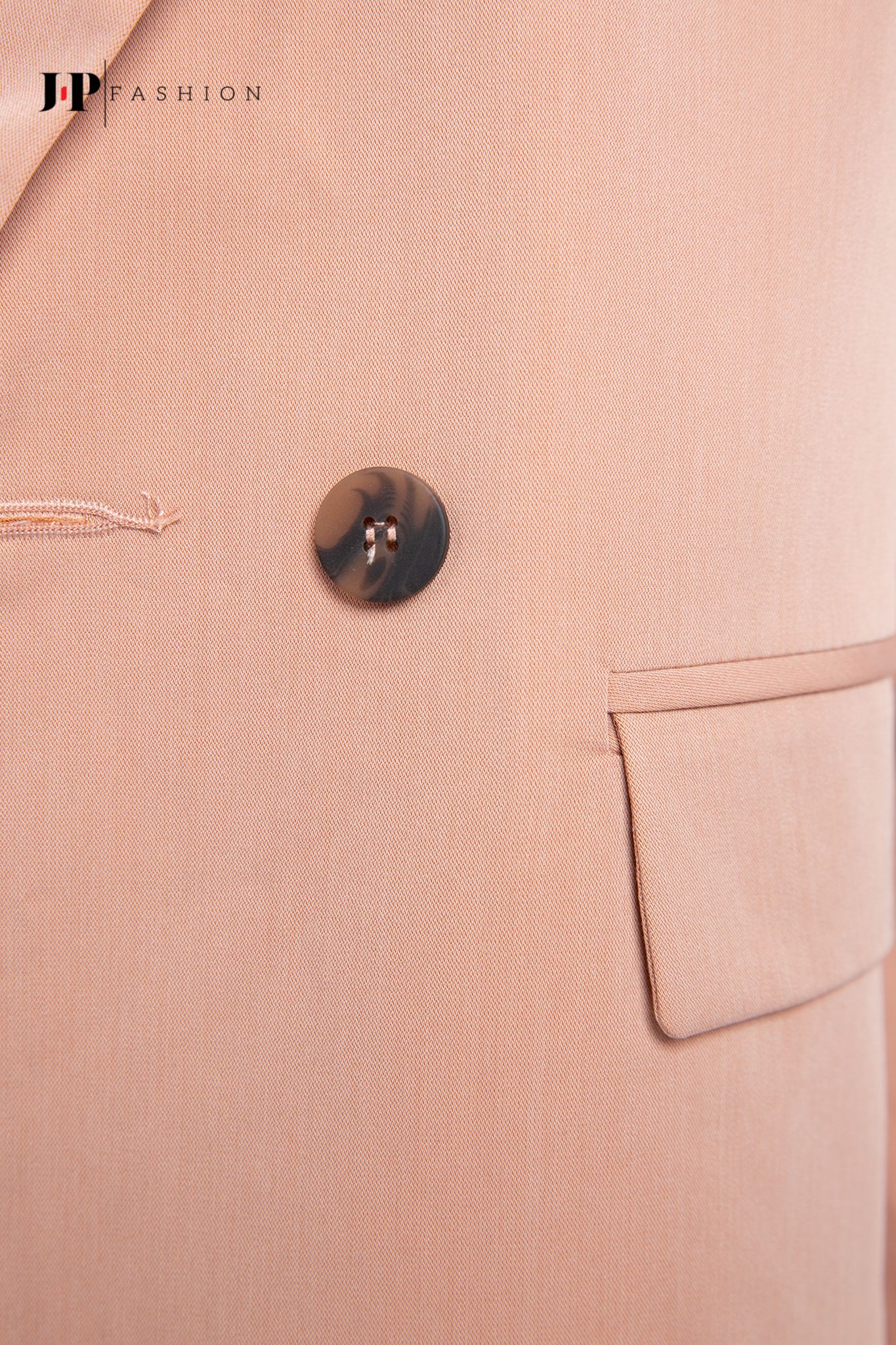 Khoác vest nữ thanh lịch