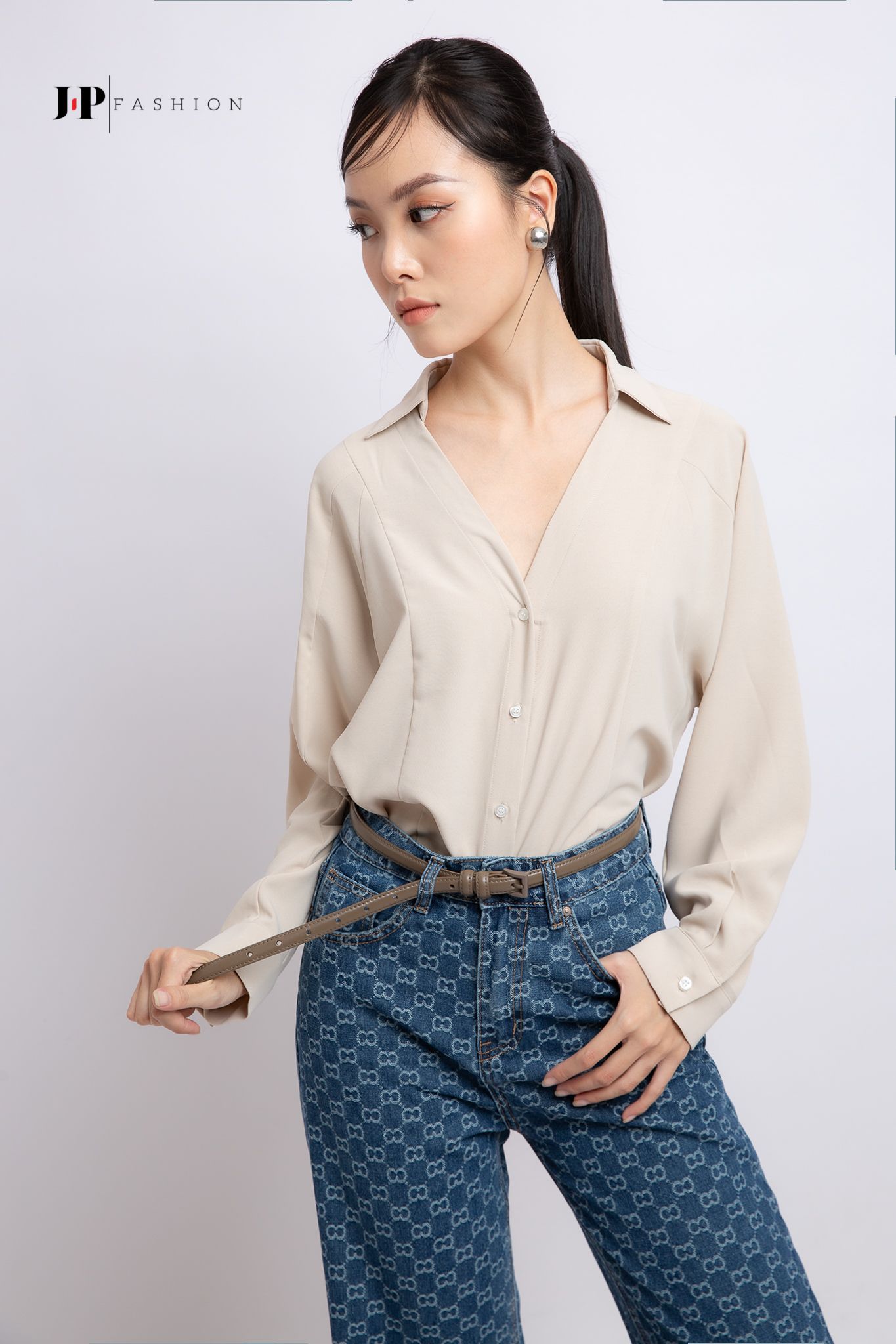 Áo sơ mi trơn tay dài