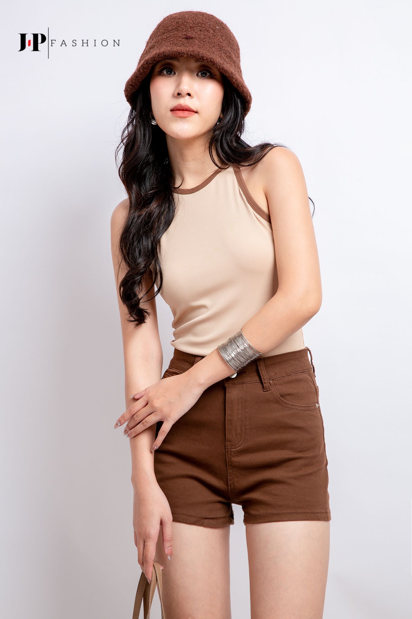 Áo thun cổ yếm