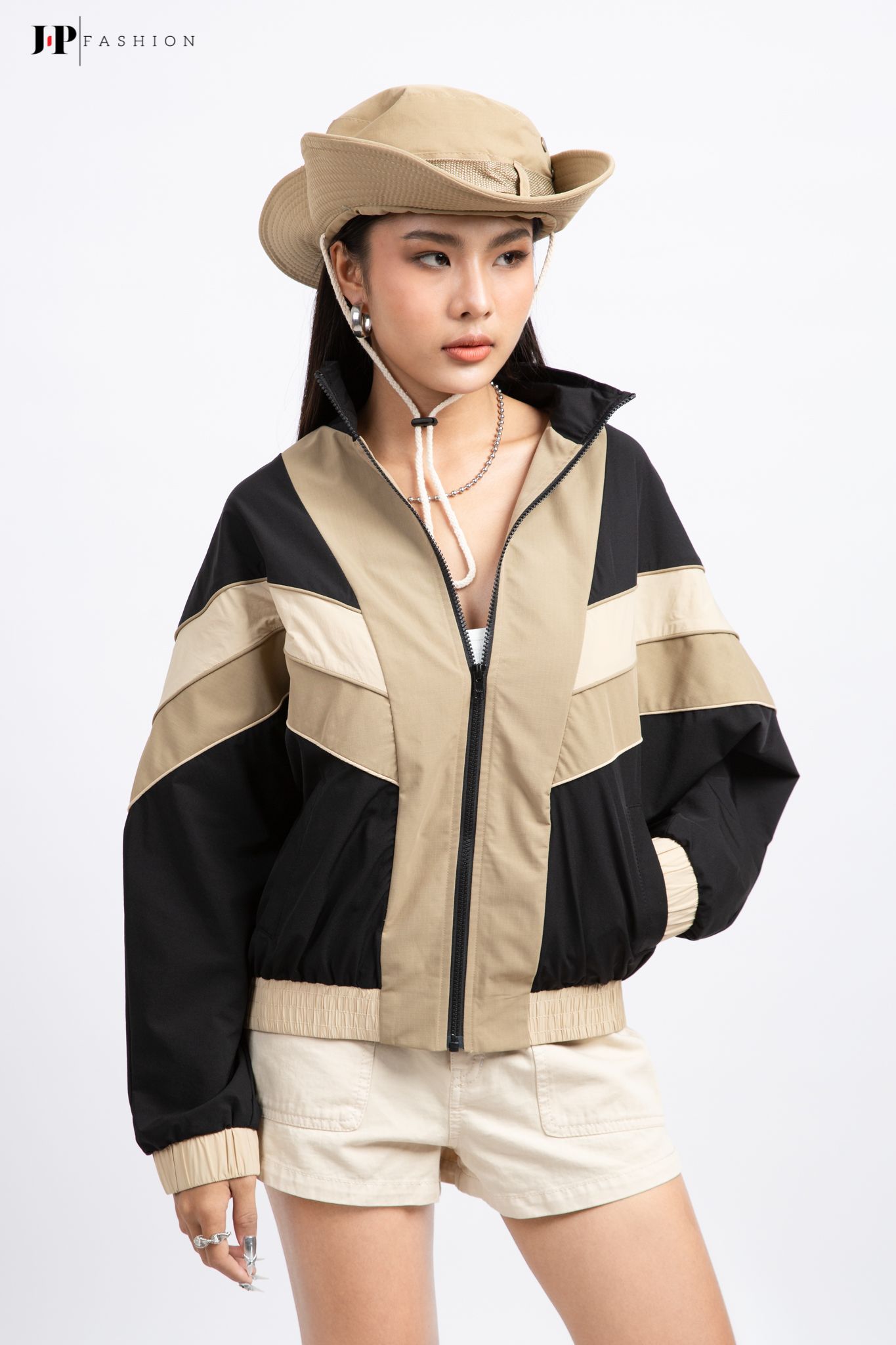 Áo khoác phối mũ tay dài