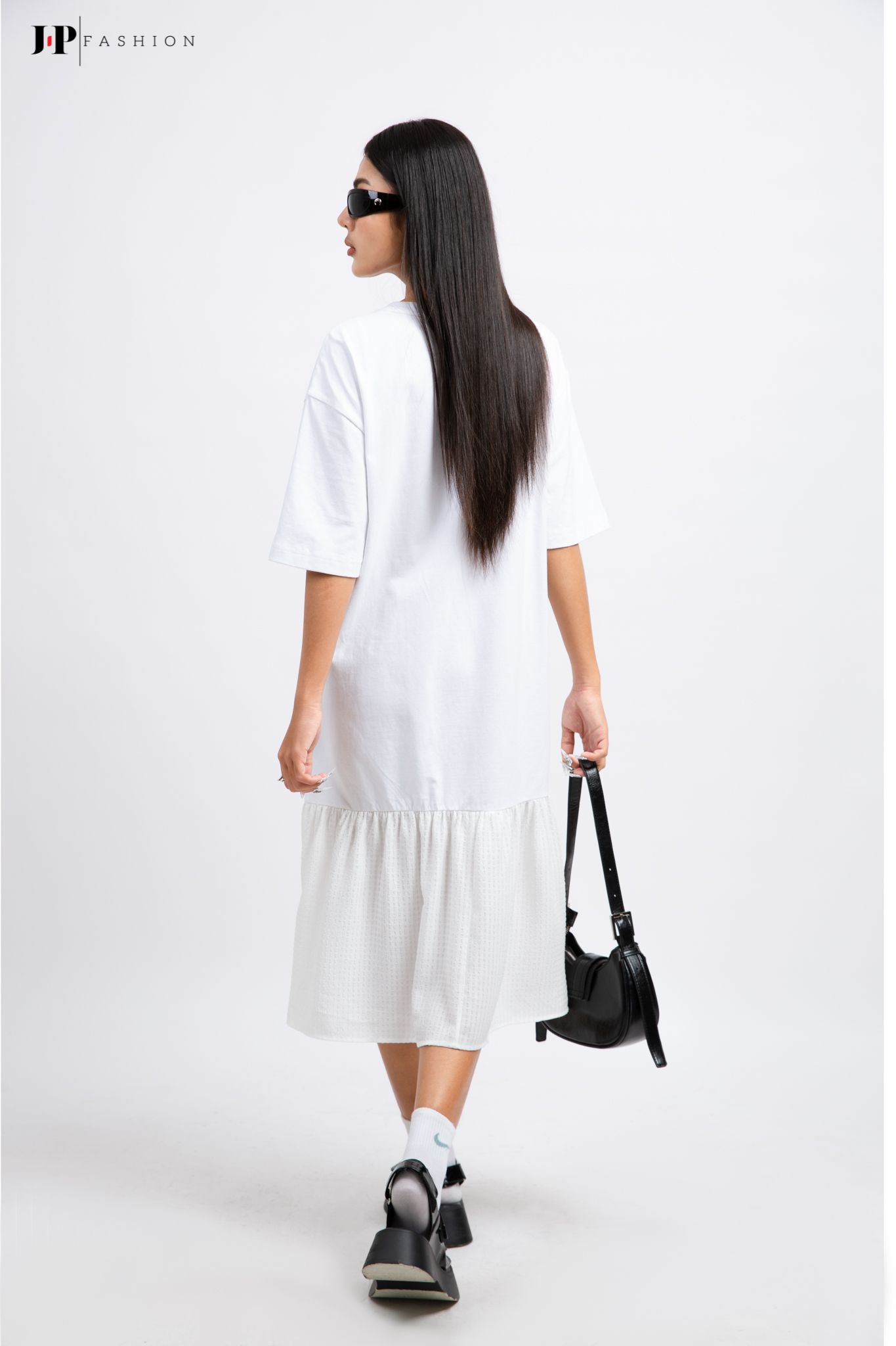 Đầm kiểu ngắn tay