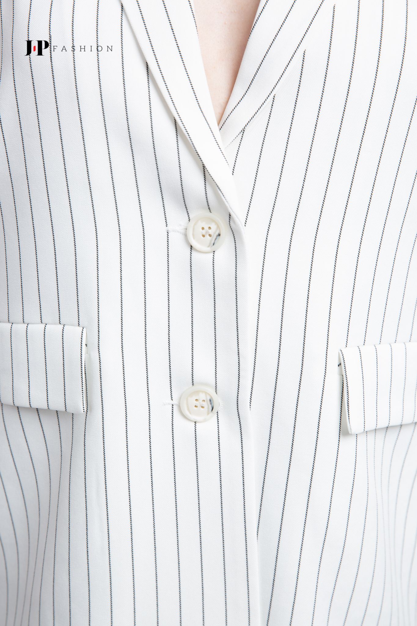 Khoác vest tay lở