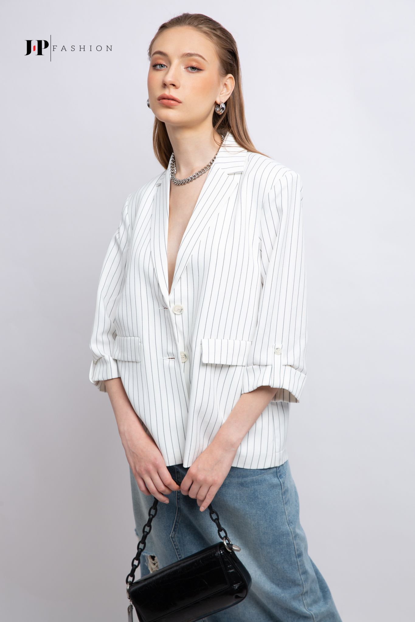 Khoác vest tay lở
