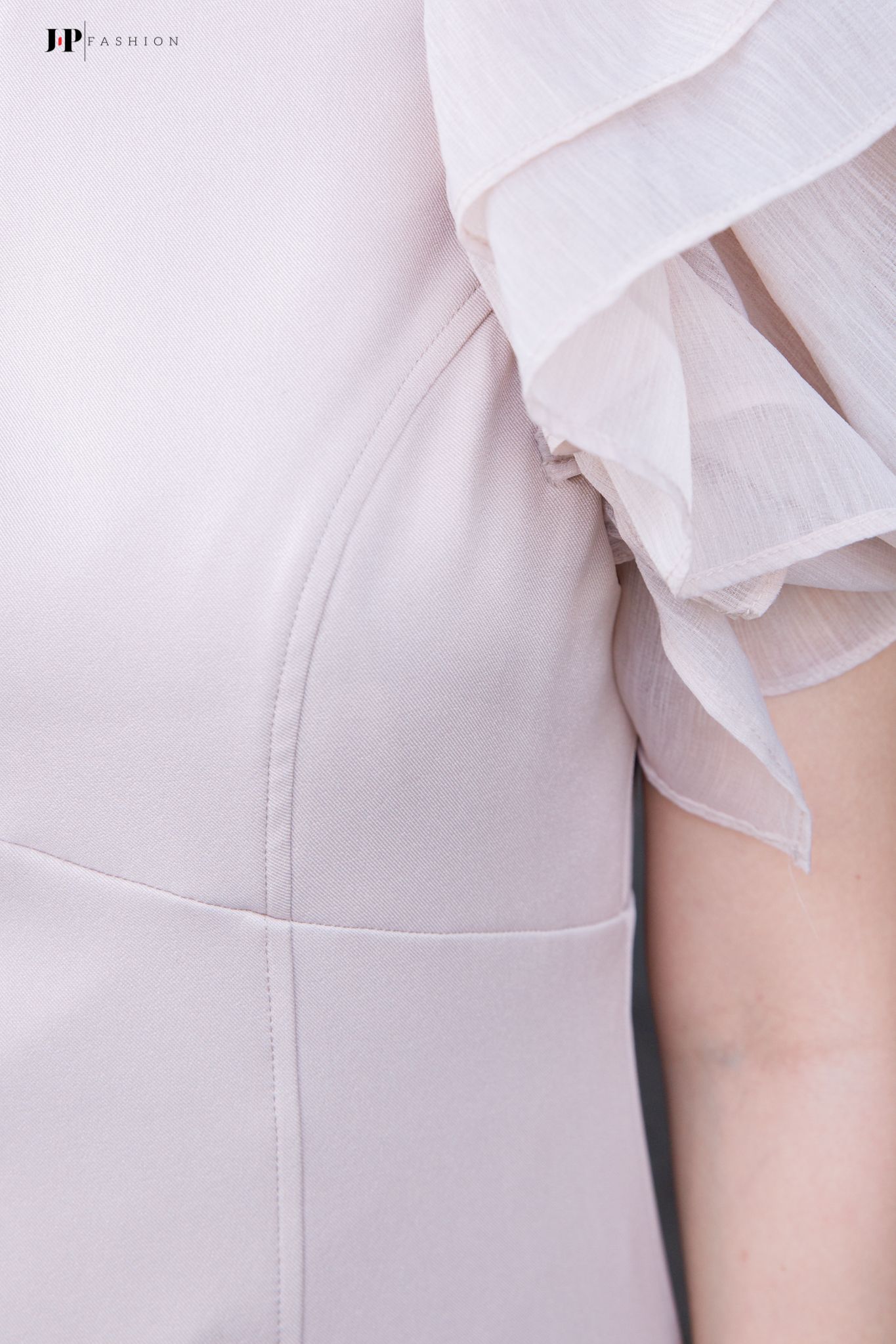 Đầm kiểu ngắn tay