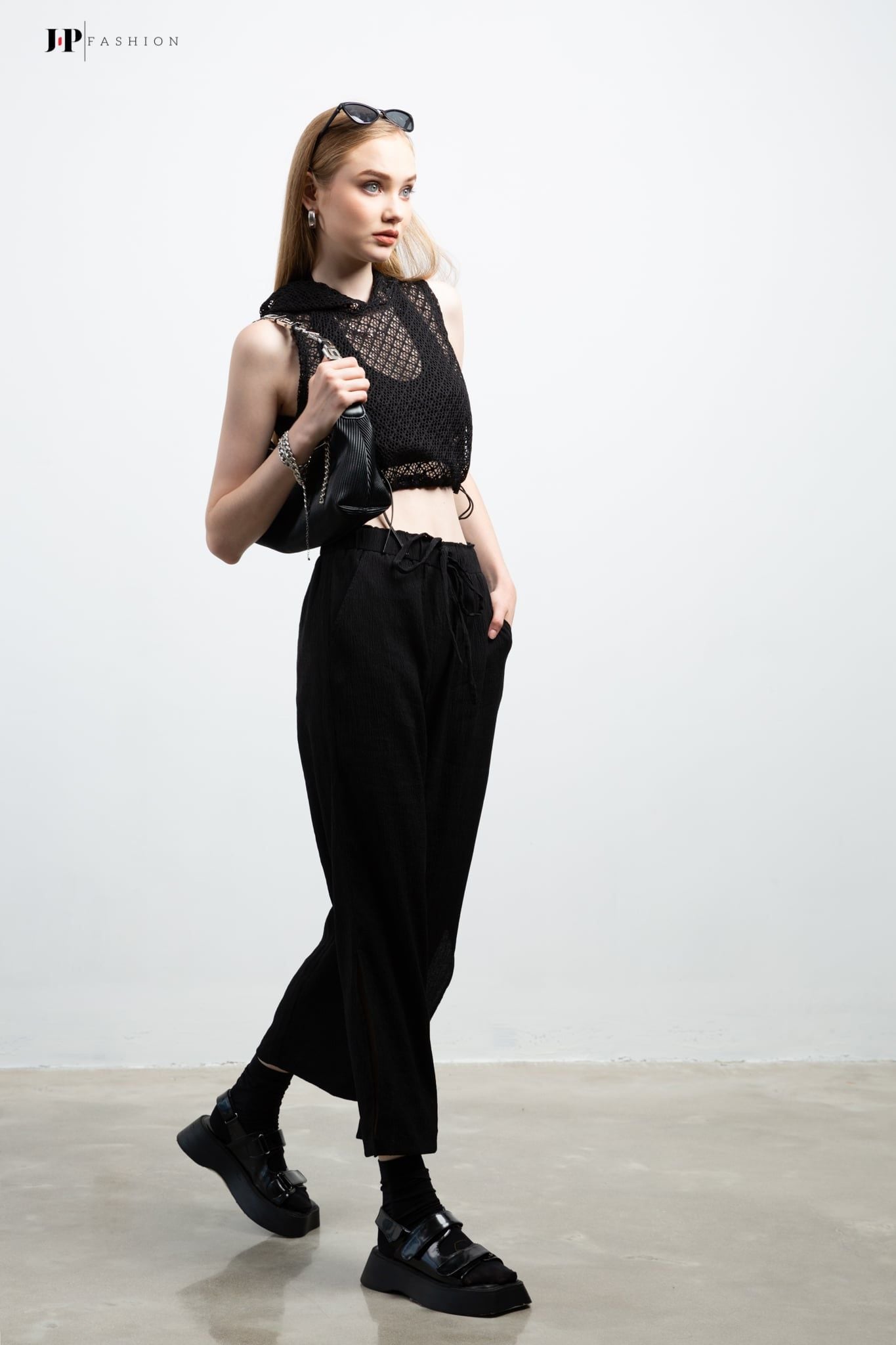 Áo thun lưới phối nón