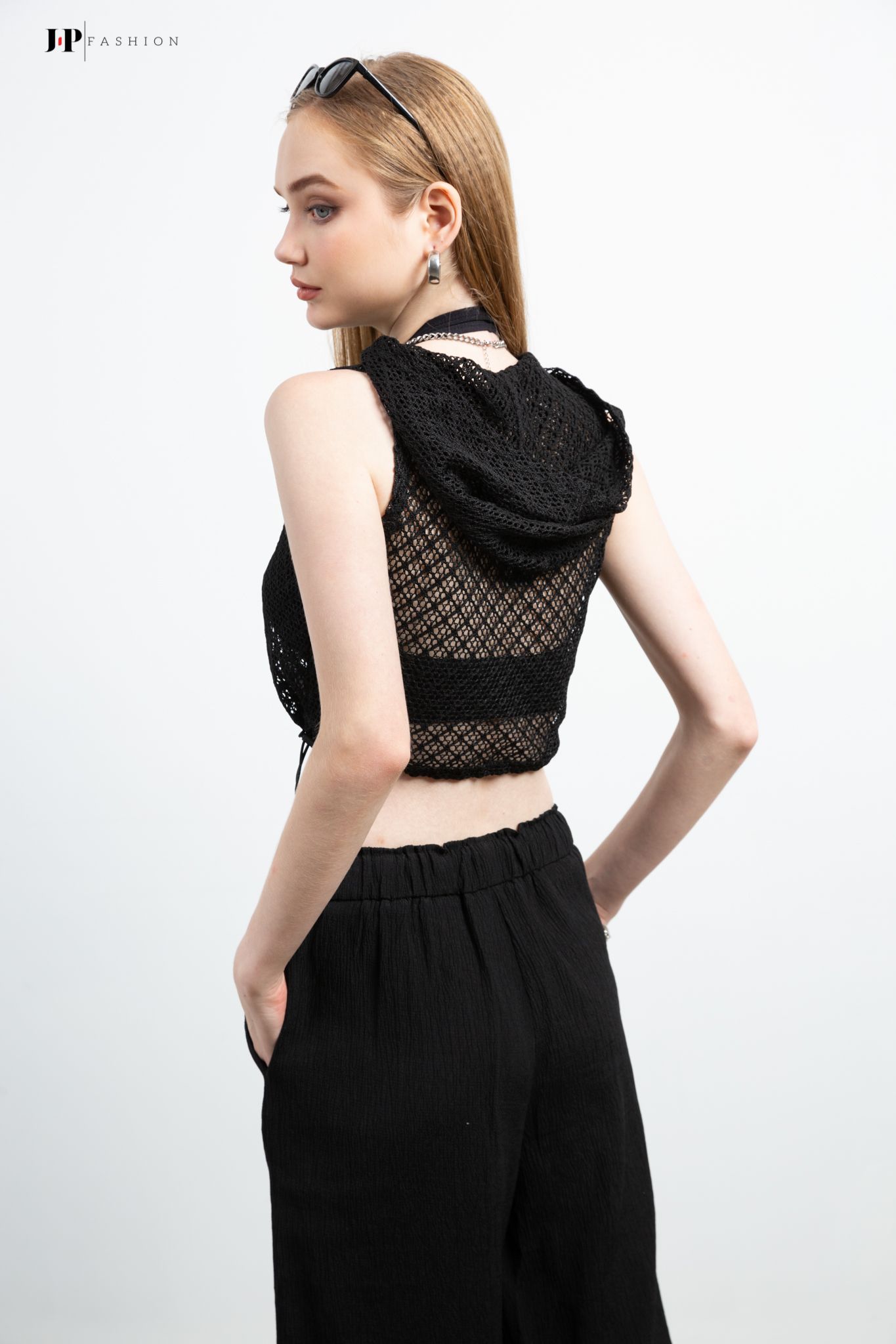 Áo thun lưới phối nón