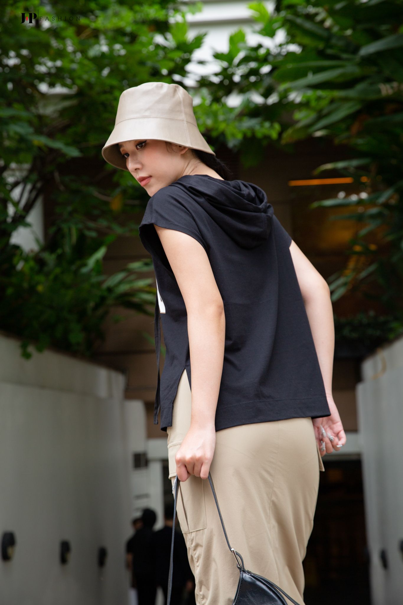 Áo thun nón sát nách