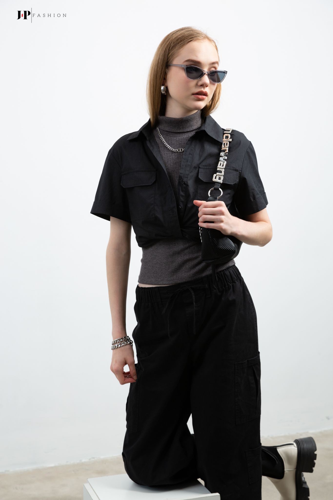 Sơ mi croptop ngắn tay