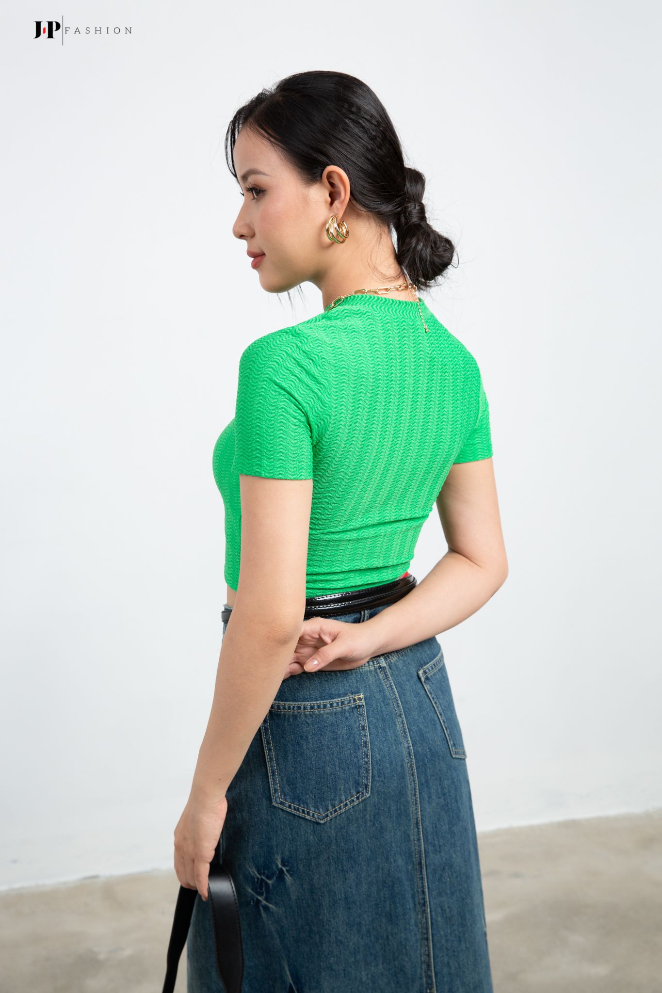 Áo thun croptop ngắn tay