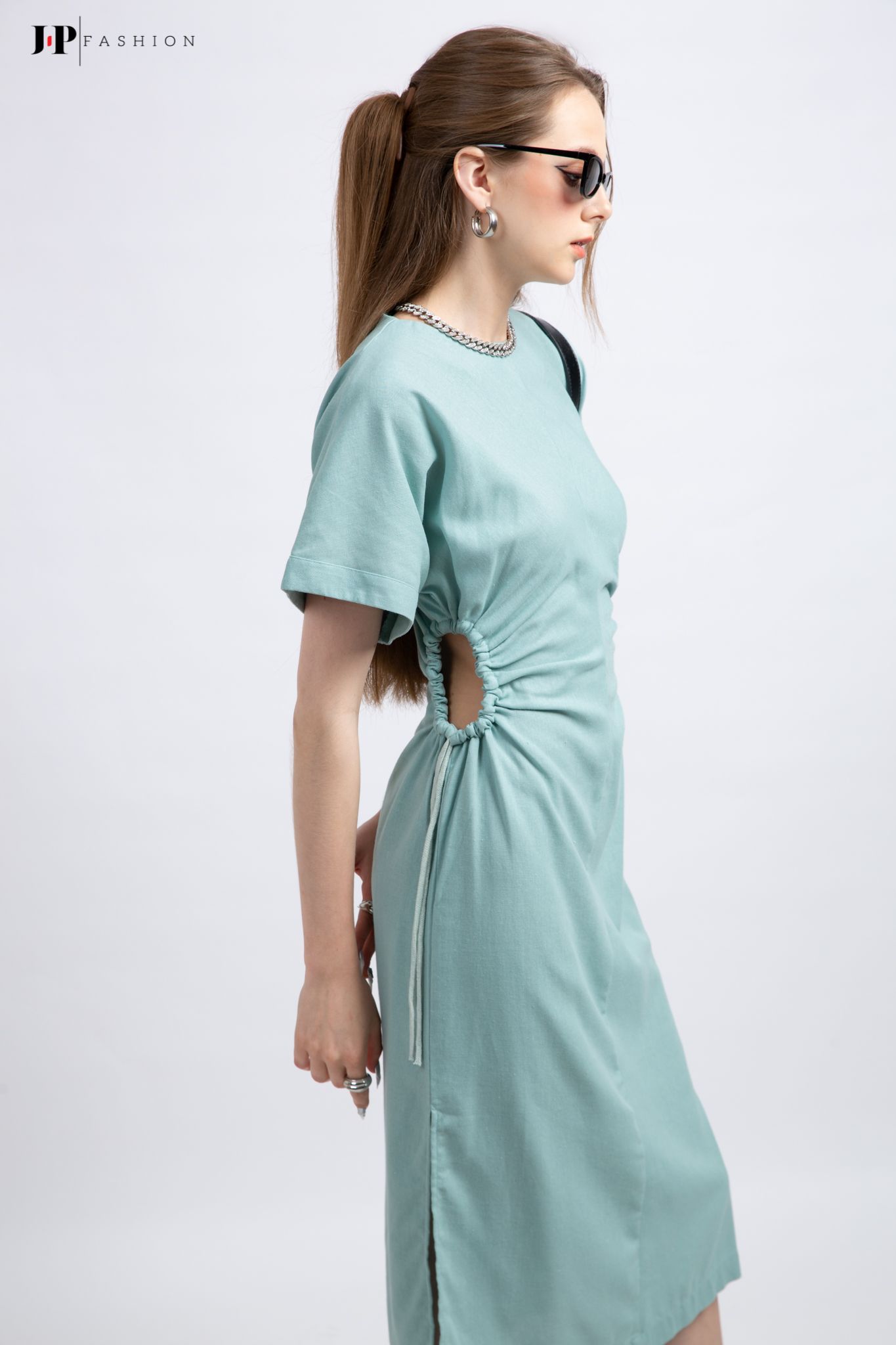 Đầm kiểu ngắn tay