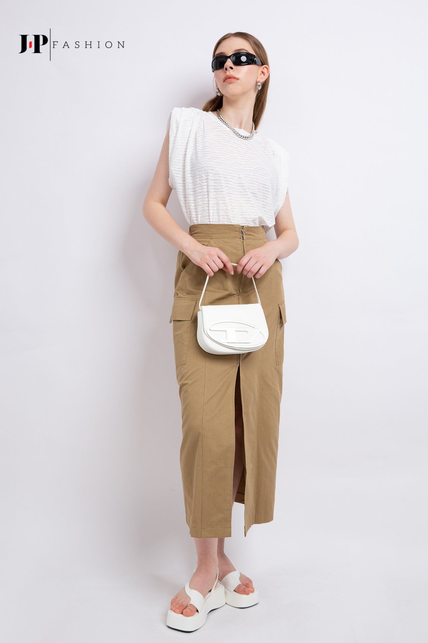 Váy midi dáng xẻ tà