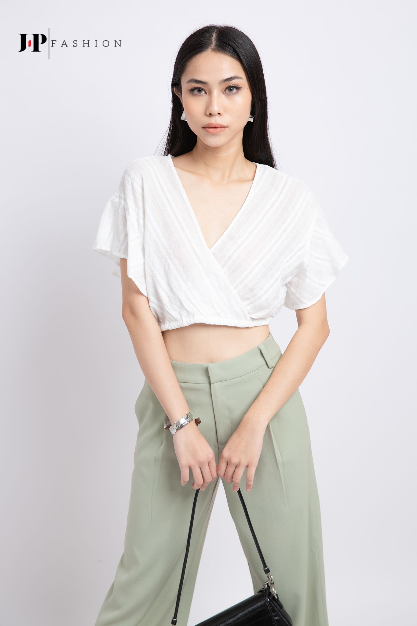 Sơ mi phom croptop