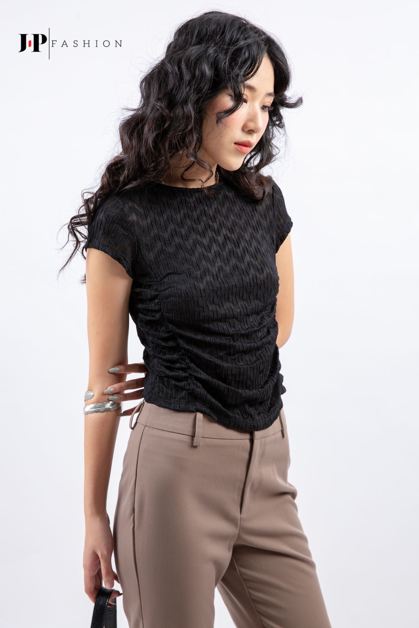 Áo thun kiểu ngắn tay
