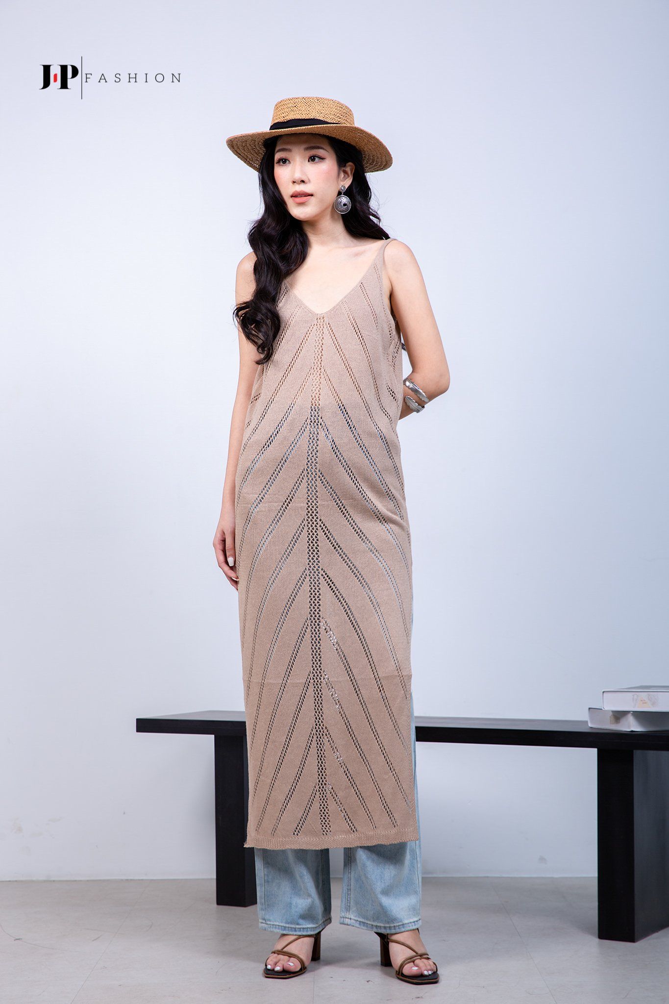 Đầm hai dây midi
