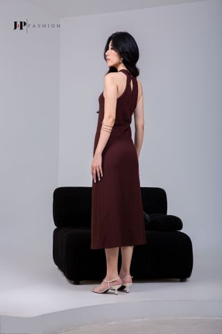 Đầm cổ yếm