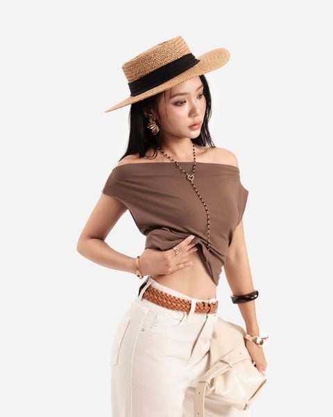 áo thun kiểu trễ vai màu nâu