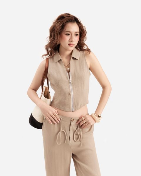 áo sơ mi kiểu sát nách màu kem