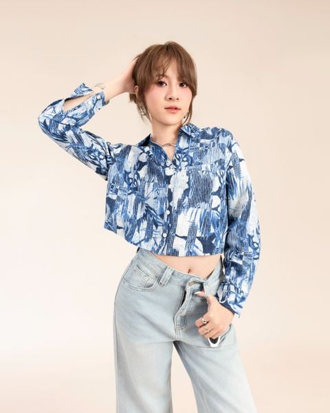 áo sơ mi crotop linen in hoa tiết trắng xanh