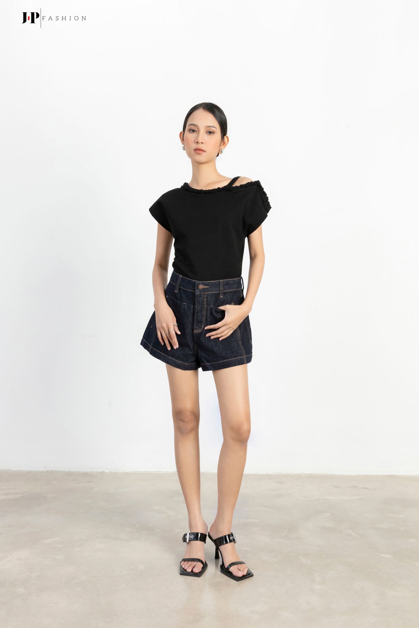 Quần Short Ngắn 15010227