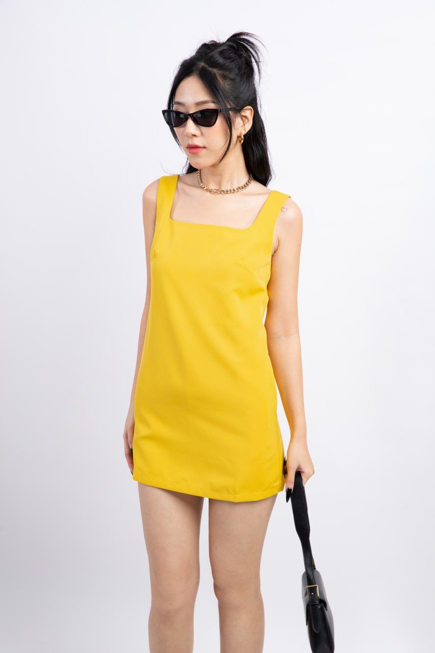  Jumpsuit ngắn hai dây 