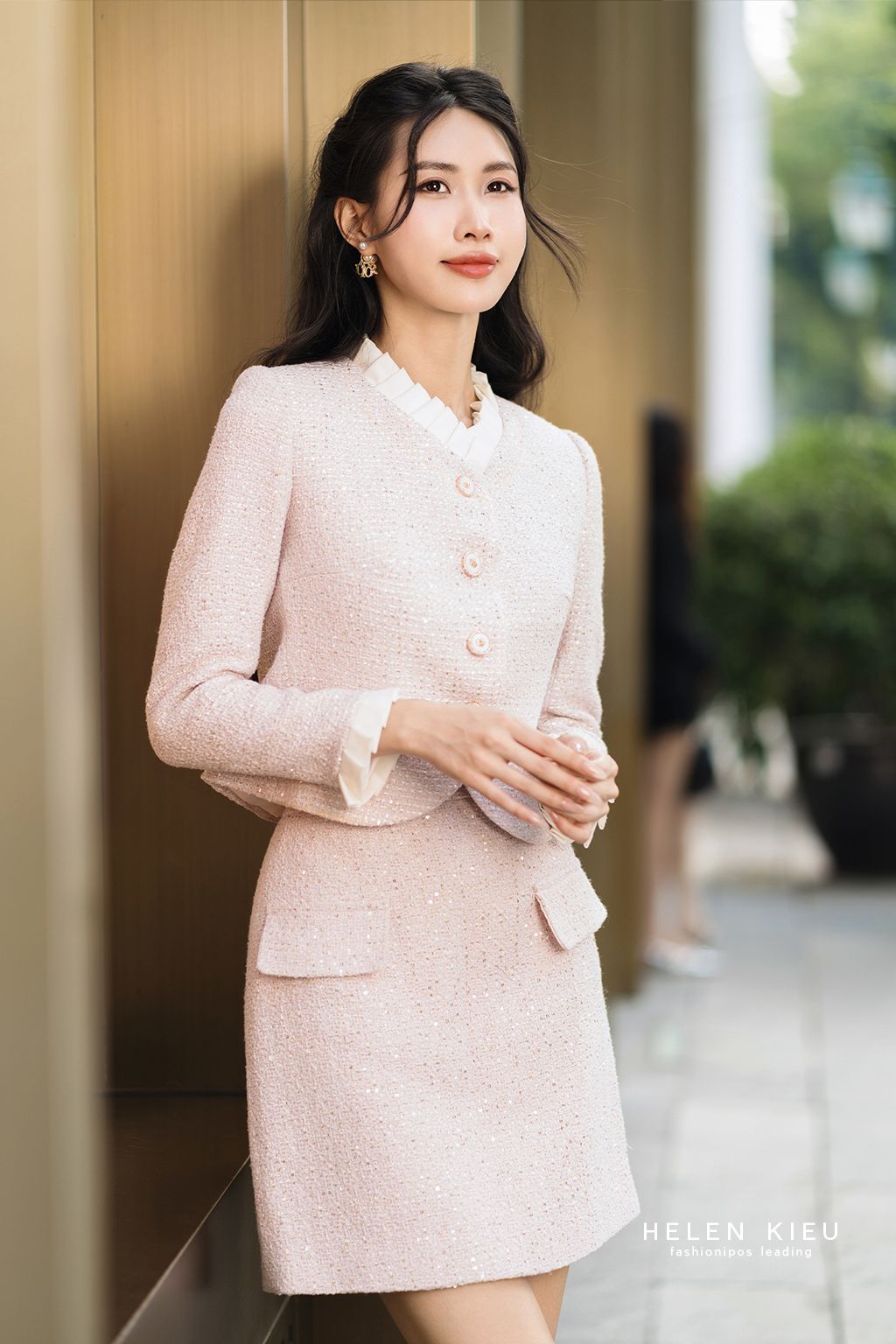  Set áo và chân váy tweed hồng ánh kim 