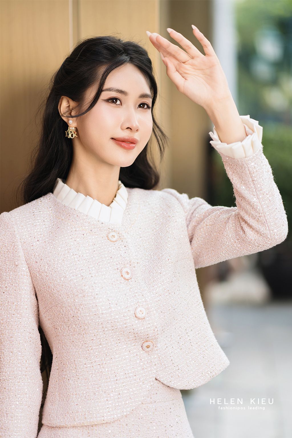  Set áo và chân váy tweed hồng ánh kim 