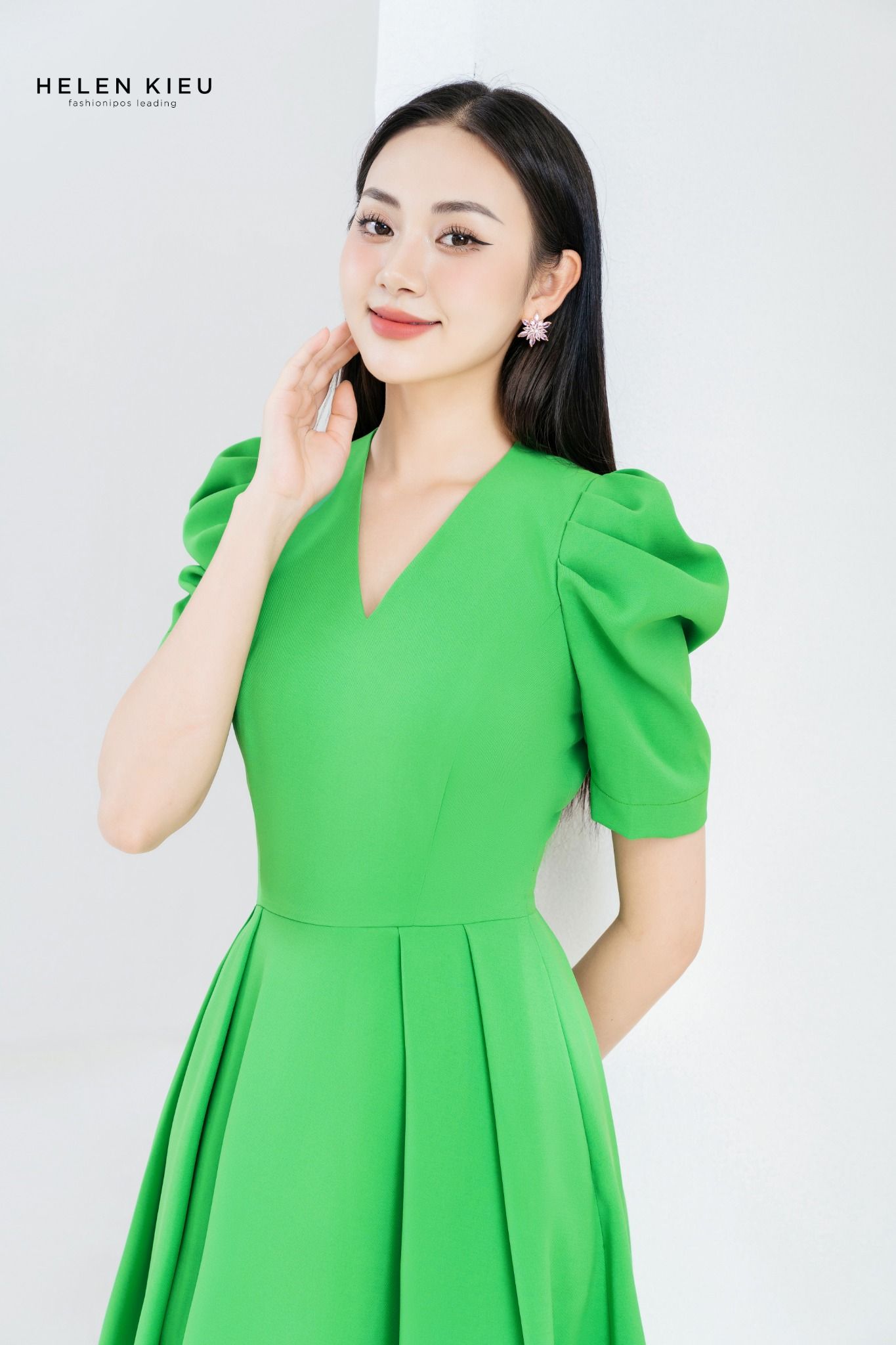Đầm xòe hoa nhí hồng nhún 3 tầng cổ tròn tay bồng