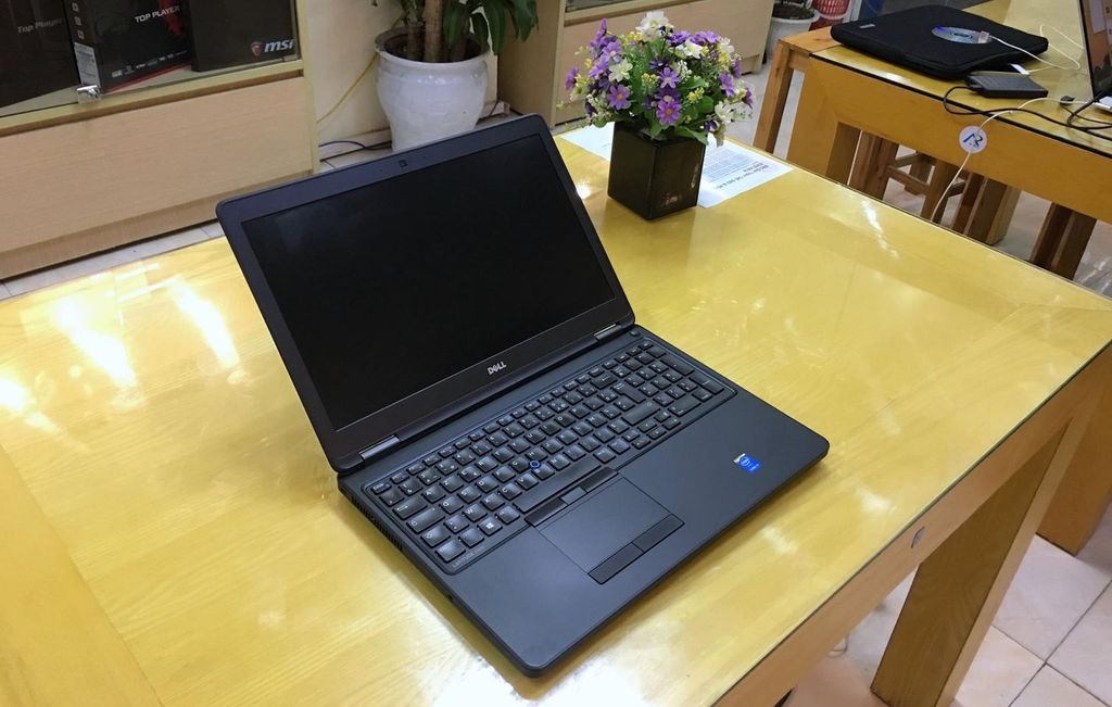 Dell Latitude E 5550