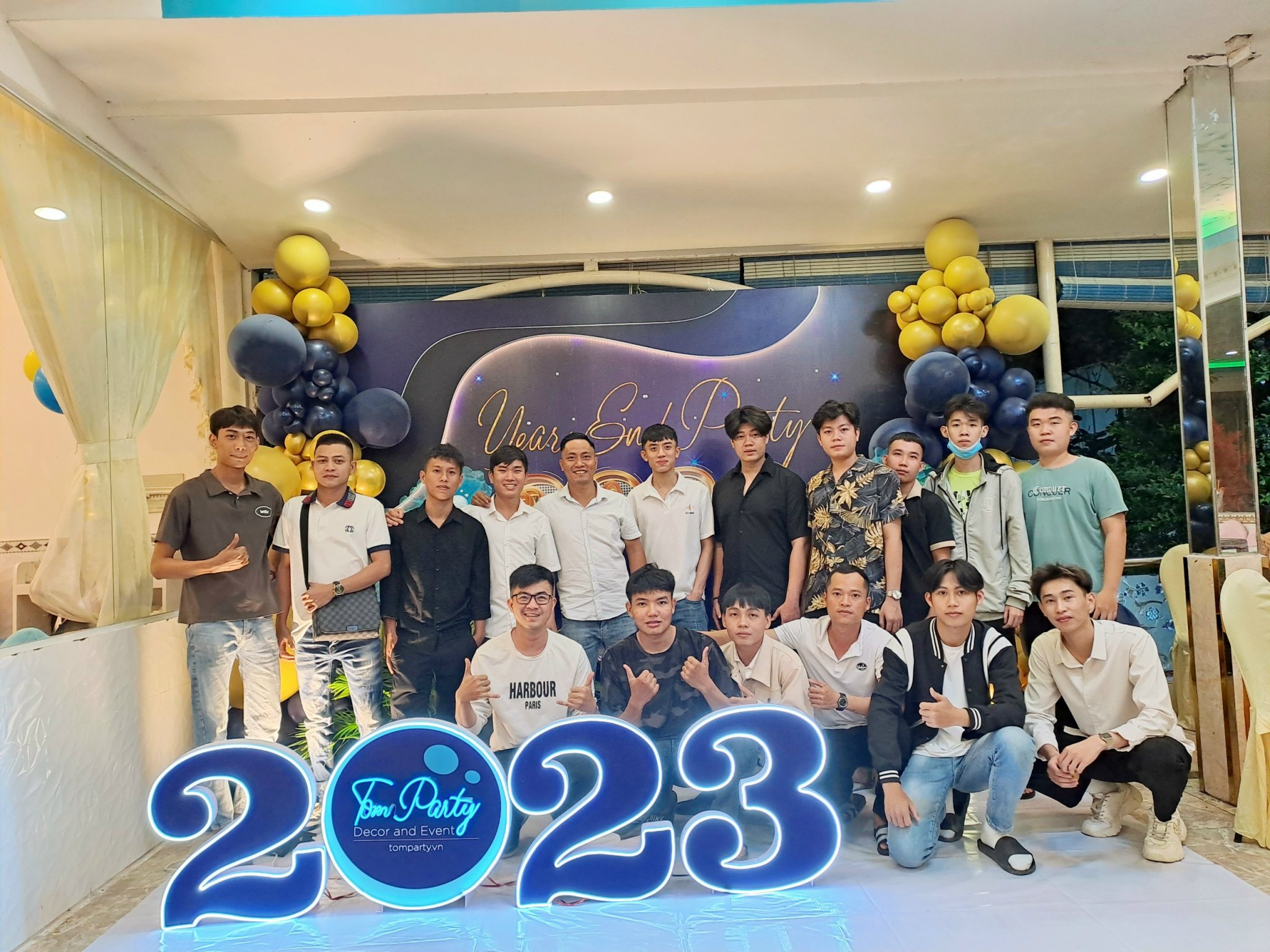 TRANG TRÍ TẤT NIÊN CHO TOM PARTY