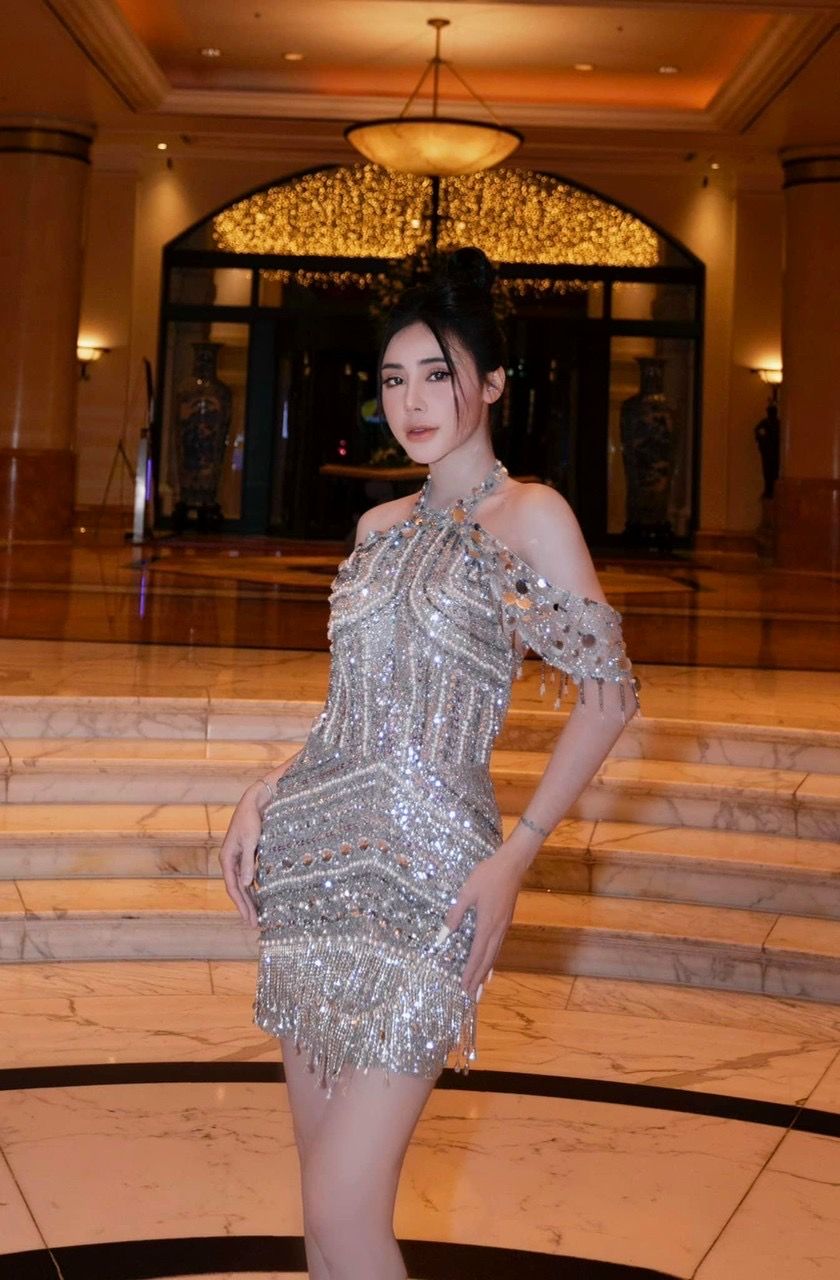 Đầm xòe cổ tròn tay dún đính nơ đá xinh xắn  Hàng đẹp với giá tốt nhất