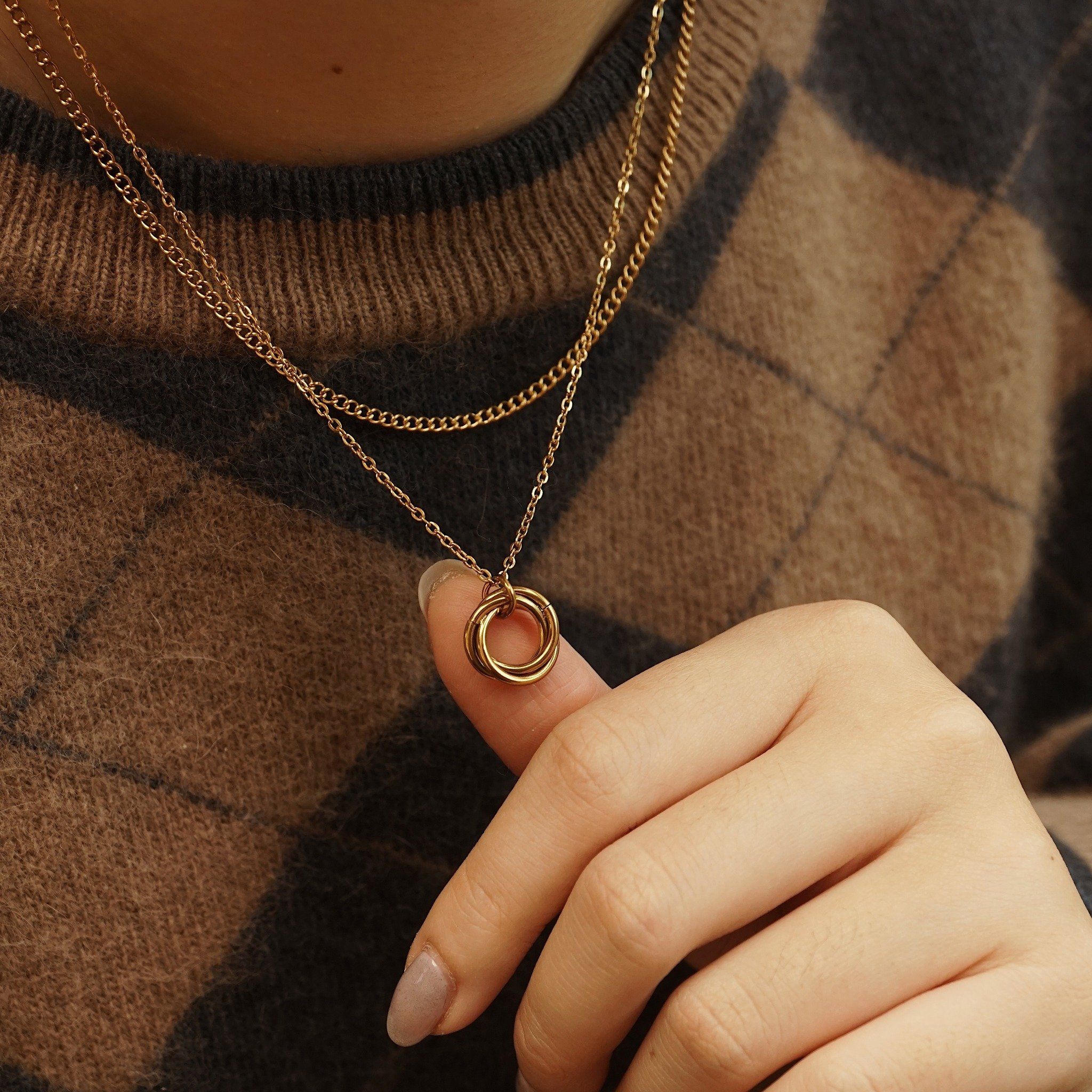 TRINITY NECKLACE L I T H E R A P Y
