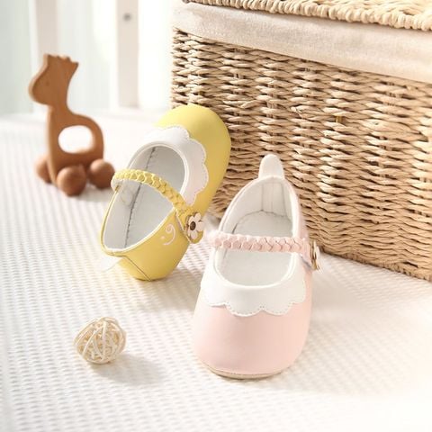 Giày tập đi trẻ em viền bông hoa, đế trống trượt  MP 701